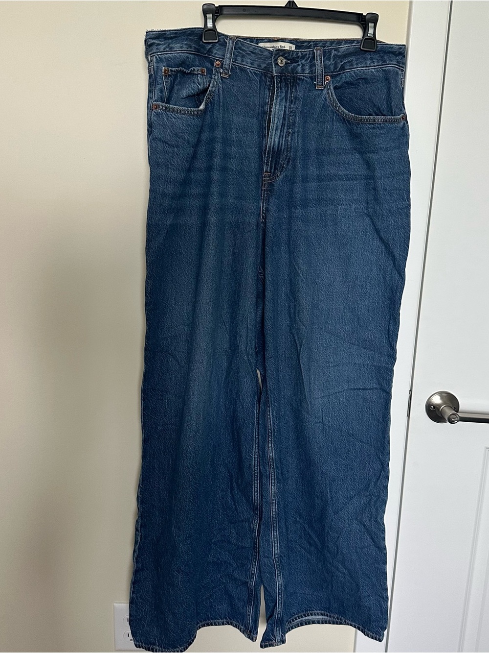 Abercrombie High Rise Wide Leg Curve Love Jean - 32 L - Picture 2 of 4
